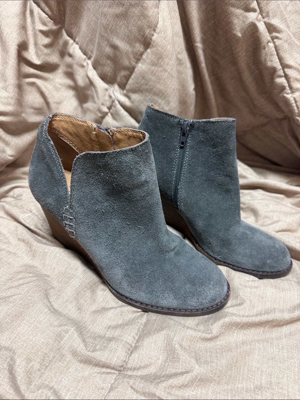 Lucky Brand Yimme Gray Suede Wedge Ankle Booties 7 Zipper Cutout CUTE!!